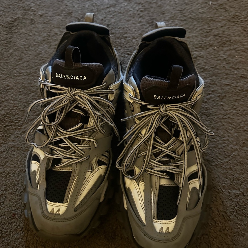 Balenciaga Gray and Black Sneakers Technical Design